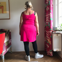 Afbeelding in Gallery-weergave laden, Jurk Sporty Spaghetti Pink