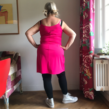 Afbeelding in Gallery-weergave laden, Jurk Sporty Spaghetti Pink