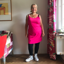 Afbeelding in Gallery-weergave laden, Jurk Sporty Spaghetti Pink
